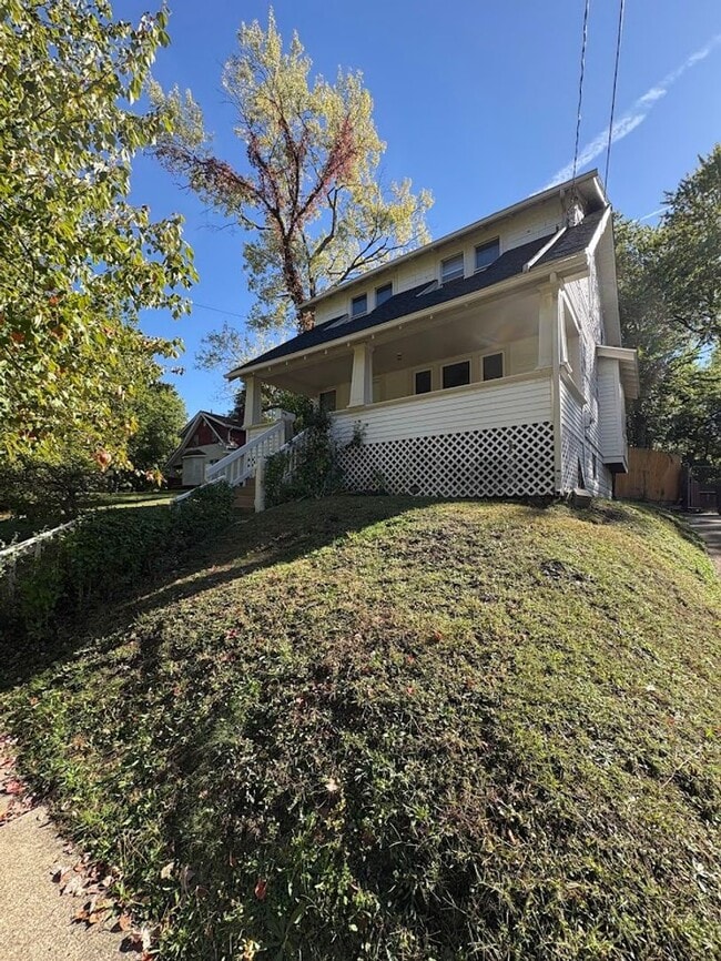 Building Photo - Four bedroom two bathroom home for rent