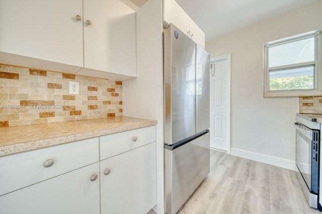 Building Photo - 2798 SW 32nd Ave