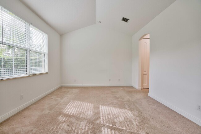 Building Photo - 119 Diamante Way