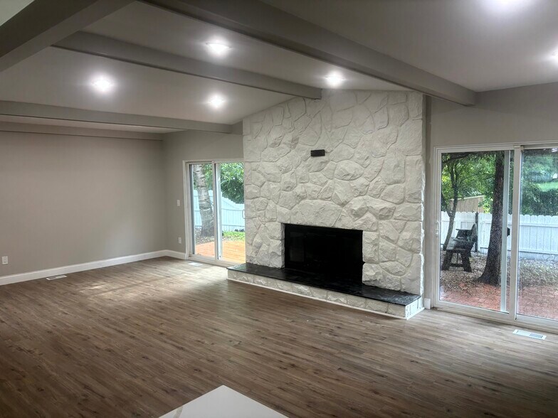 Building Photo - 29621 Fernhill Dr