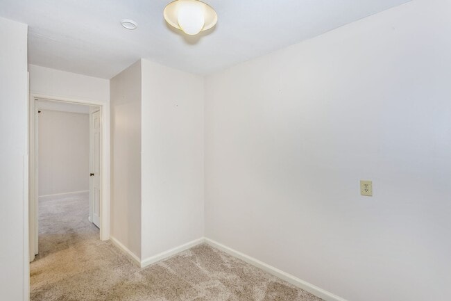 Building Photo - 516 S Erie Ave