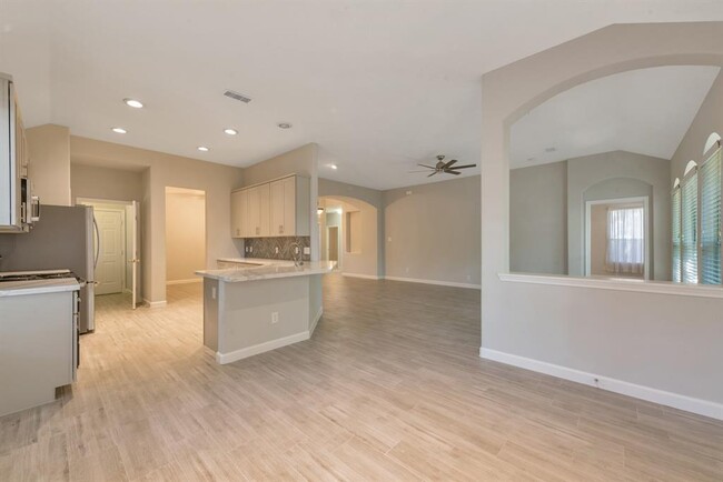 Building Photo - 26 Hidden Meadow Dr
