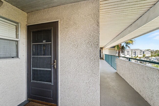 Building Photo - Waterfront Condo in Gulf Landings