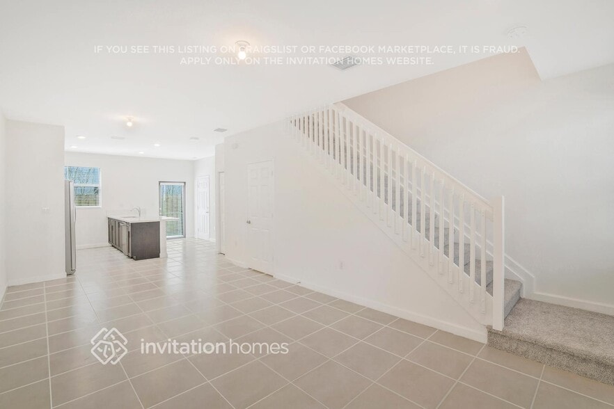 Building Photo - 2835 SW 16th Terrace