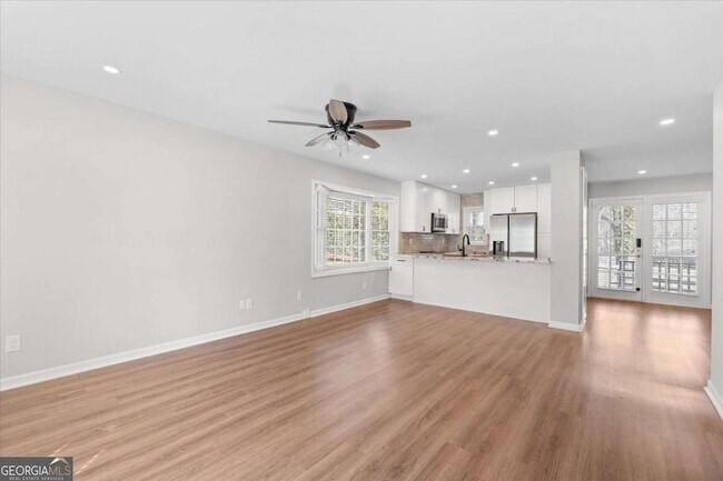 Building Photo - 541 N White St