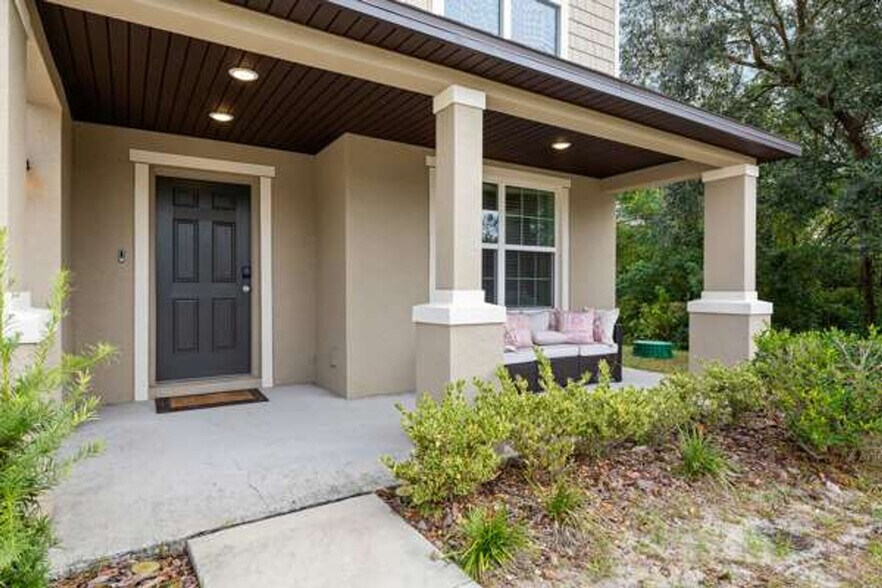 Building Photo - 14282 Coronado Dr