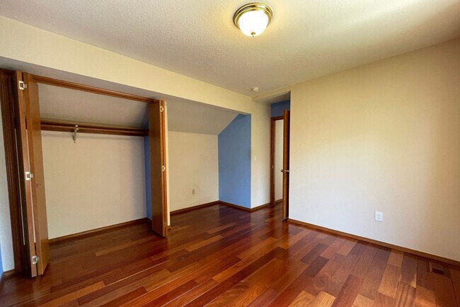 Building Photo - Gorgeous Beaverton home available with att...
