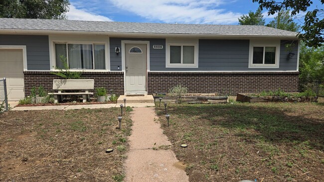 Primary Photo - 3 Bedroom house for rent - Colorado Springs