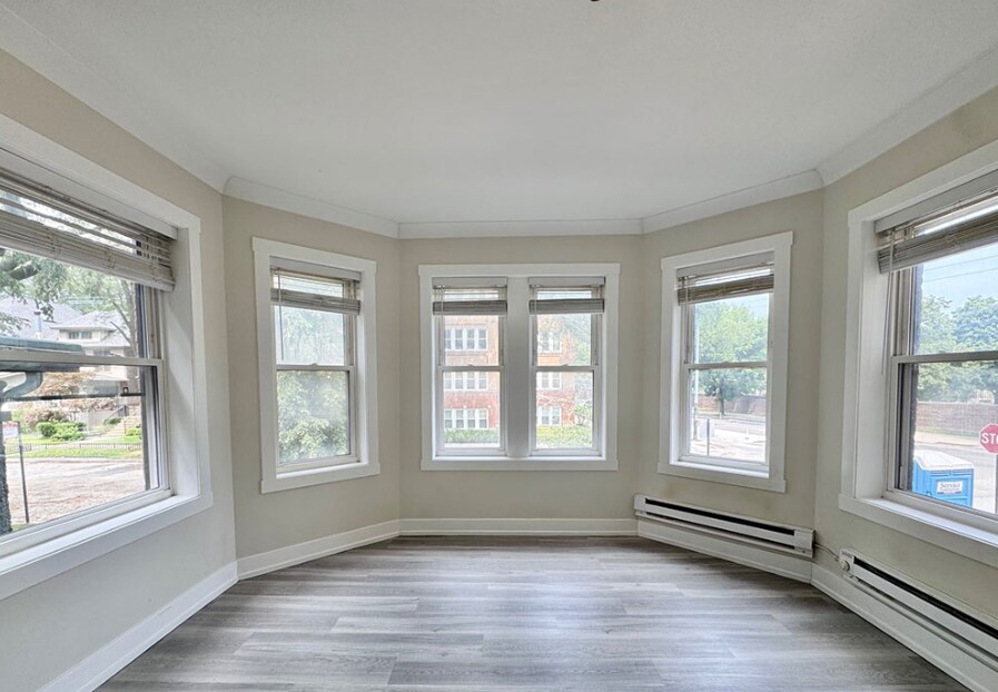 Building Photo - 1425 W Hutchinson St