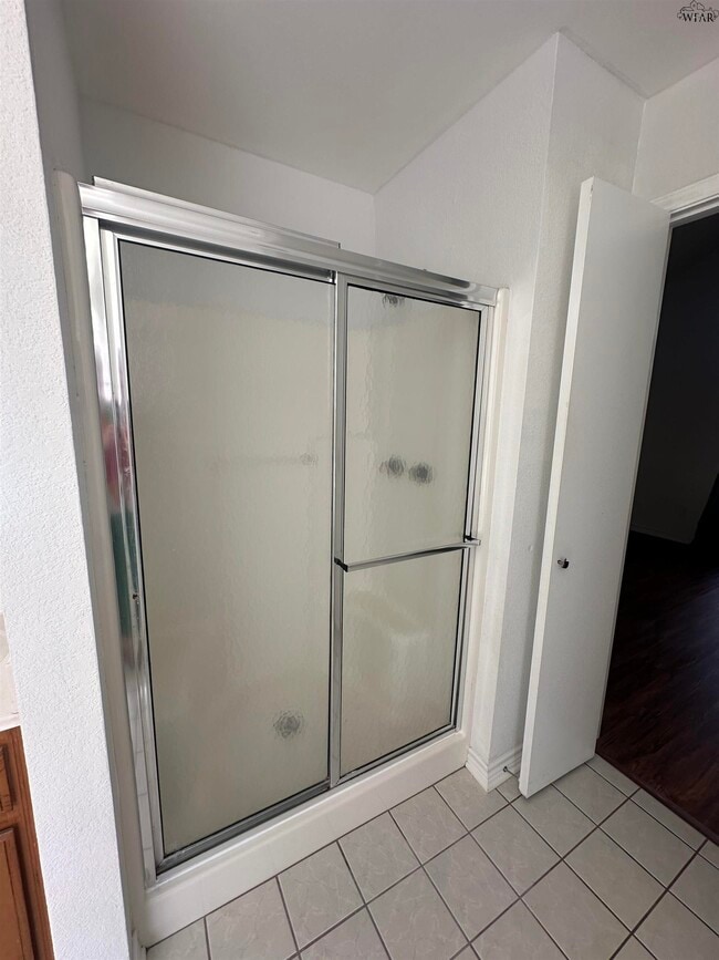 Building Photo - 5004 Bayberry Dr