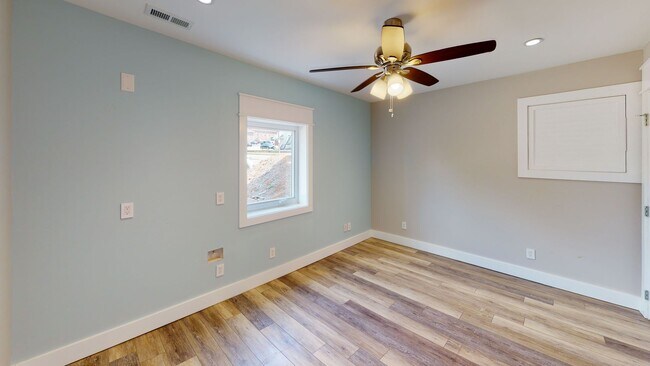 Building Photo - $1725 per Bedroom | 4BR/4BA Off-Campus Hom...