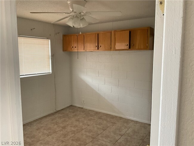 Building Photo - 3720 Royal Crest St