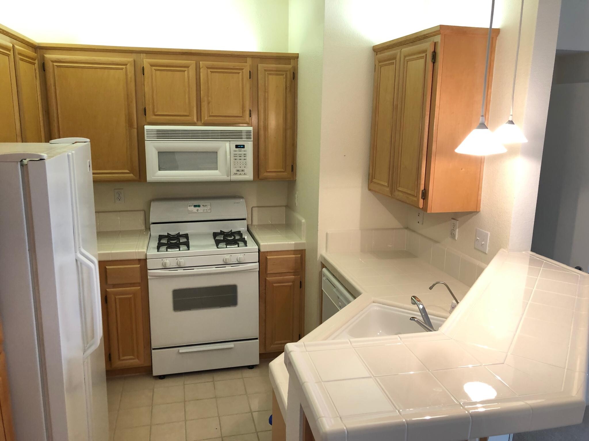 Building Photo - 1094 Esparanza Way