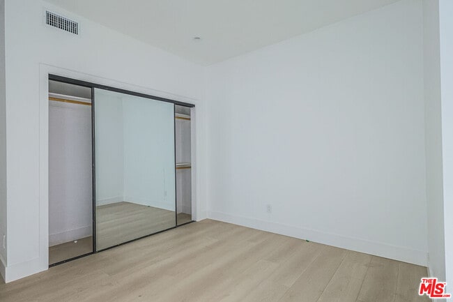 Building Photo - 11816 Gilmore St