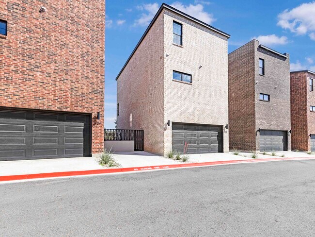 Building Photo - 210 Veracruz Dr