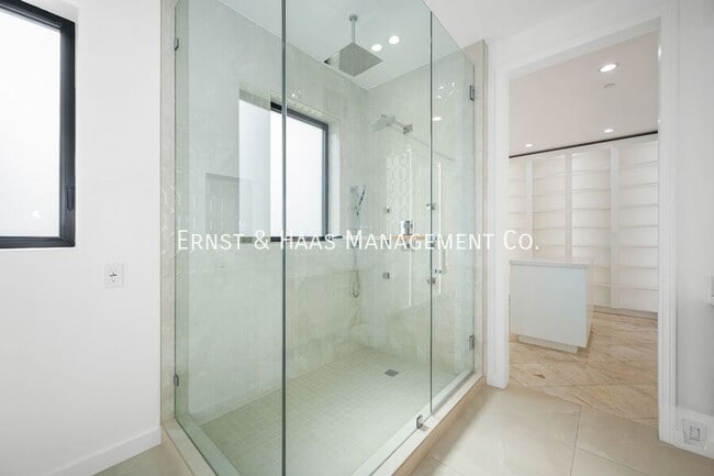 Building Photo - 1724 Bluff Pl