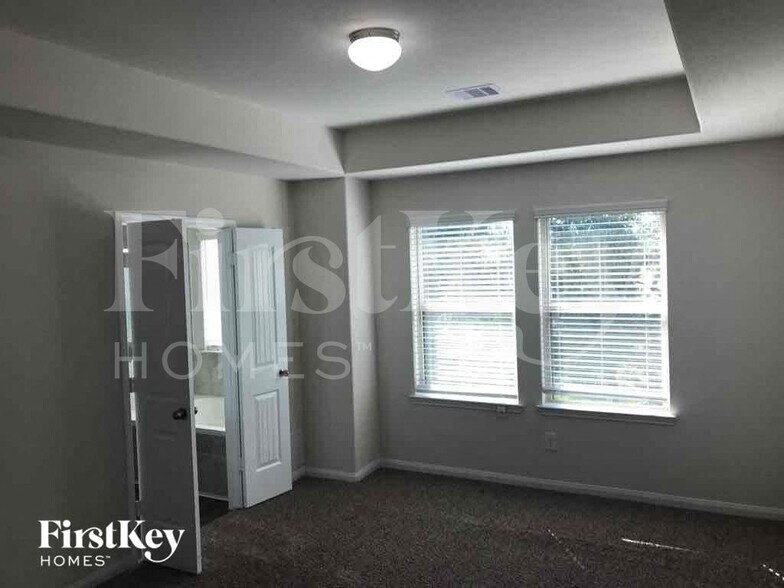 Building Photo - 6630 Blimp Base Blvd