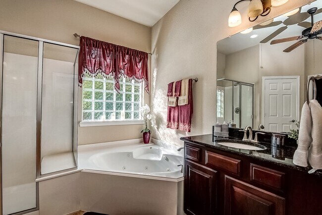 Building Photo - 18318 Hampton Hills Dr