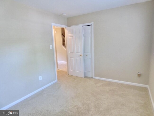 Building Photo - 10127 Ebenshire Ct