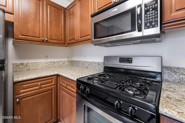 Building Photo - 453 Country Club Dr