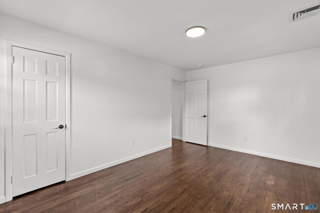 Building Photo - 36 Fuller Dr