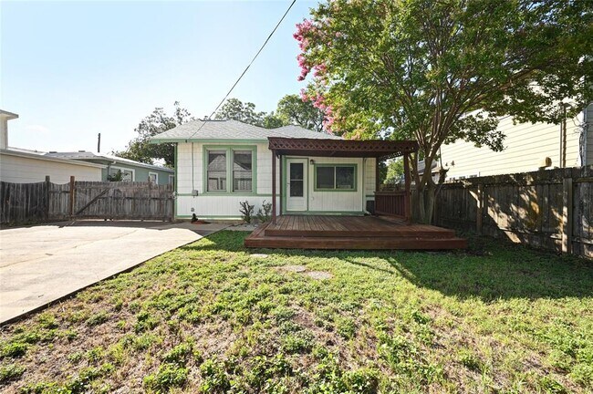 Building Photo - 5112 Caswell Ave