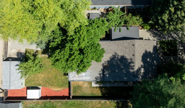Building Photo - 1805 N 15th St