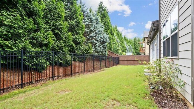 Building Photo - 2040 Bloomfield Ct