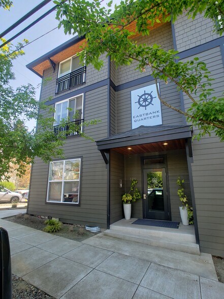 Building Photo - 686 SE Spokane St