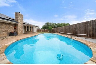 Building Photo - 213 Meadowhill Dr