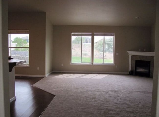 Building Photo - 2645 Stonecreek Dr