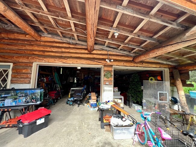 Building Photo - Charming 3-Bedroom Home on 5.84 Acres – Pe...