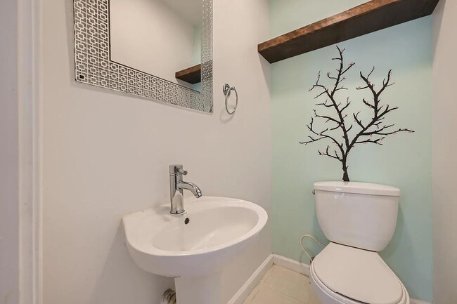 Building Photo - Charming 3 Bedroom/2.5 Bathroom Townhome in Patterson Park with Parking Pad!