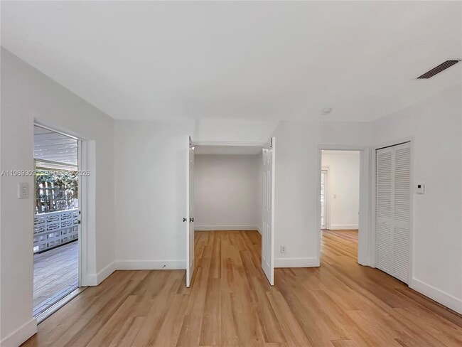 Building Photo - 969 Bay Dr