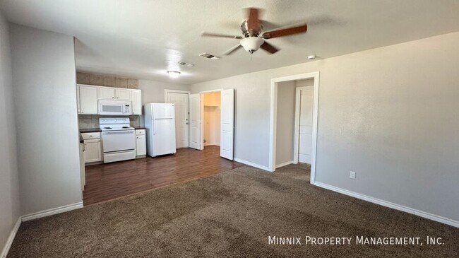 Building Photo - 755 W Knox St