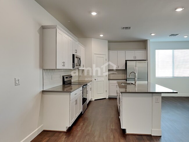 Building Photo - 6140 W Paseo Hilario