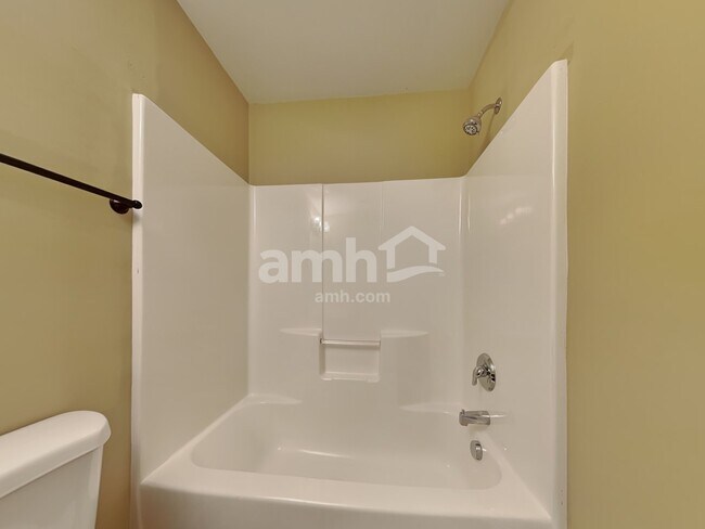 Building Photo - 173 Largess Ln