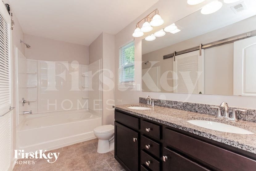 Building Photo - 3815 Streamside Dr
