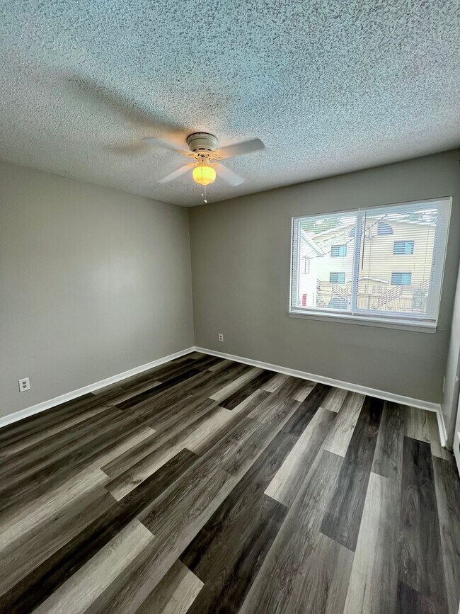 Building Photo - Available Summer 2026 2 BD / 1 BA Condo Walking Distance to FSU!