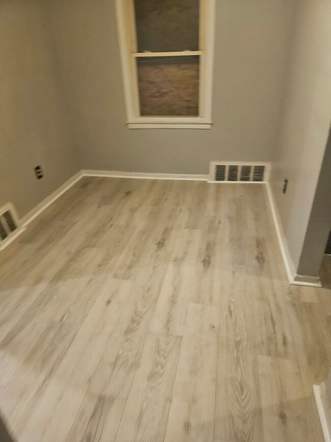 Building Photo - 3 Bedroom 1 Bath Ranch