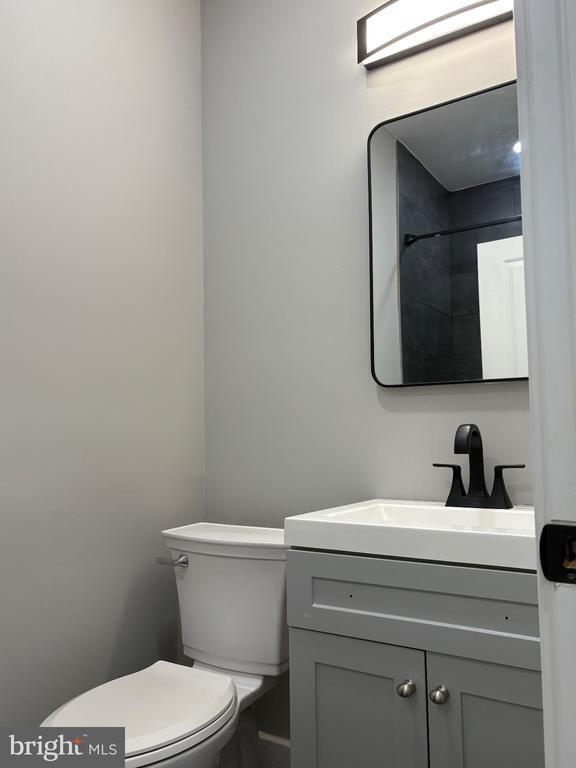 Building Photo - 2840 W Girard Ave