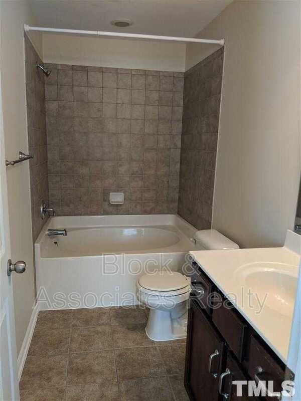 Building Photo - 8829 Thornton Town Pl
