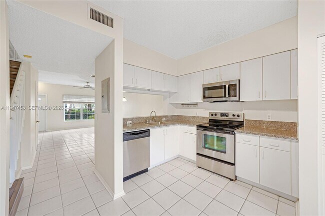 Building Photo - 4 Key W Ct