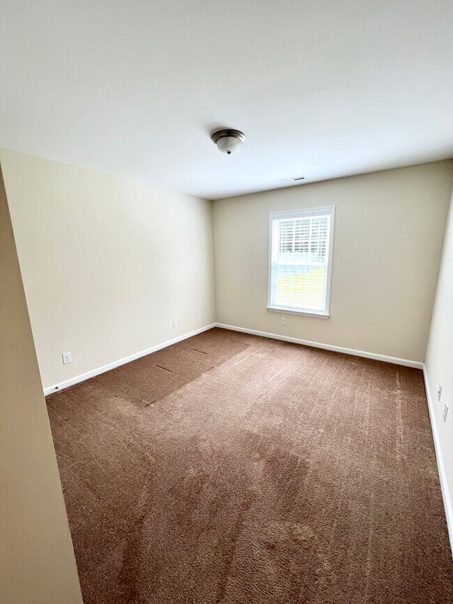 Building Photo - Beautiful home in Woodland Lakes! Extended...
