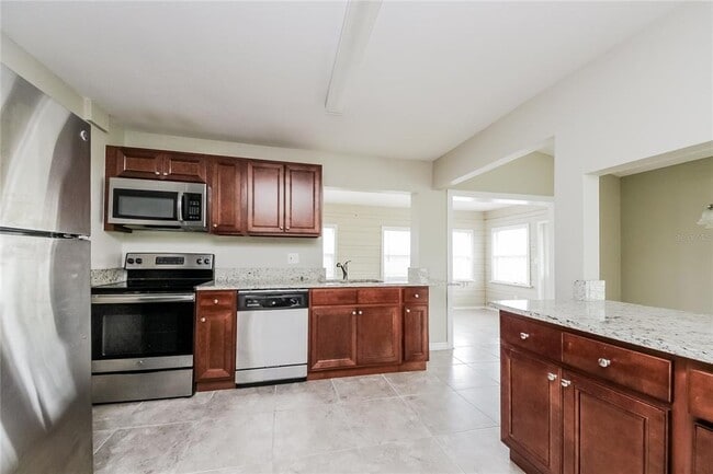 Building Photo - 713 E Flag Way