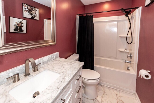 Building Photo - 4 Bedroom, 2.5 Bathroom Home in Moss Grove Plantation - Moncks Corner