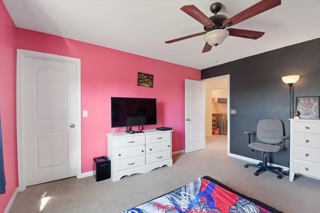 Building Photo - 705 Bergamot Dr