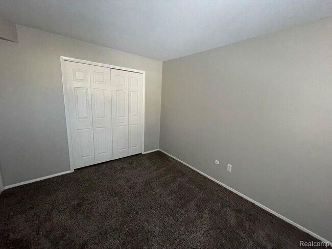 Building Photo - 910 Chestnut Hill Dr