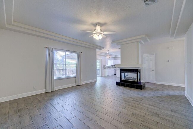 Building Photo - 16608 Shipshaw River Dr
