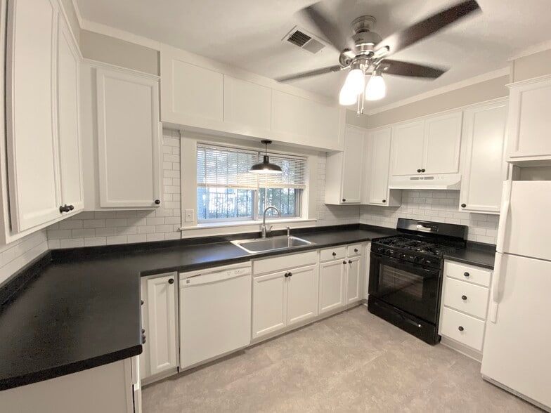 Kitchen - 1263 Agnes Pl